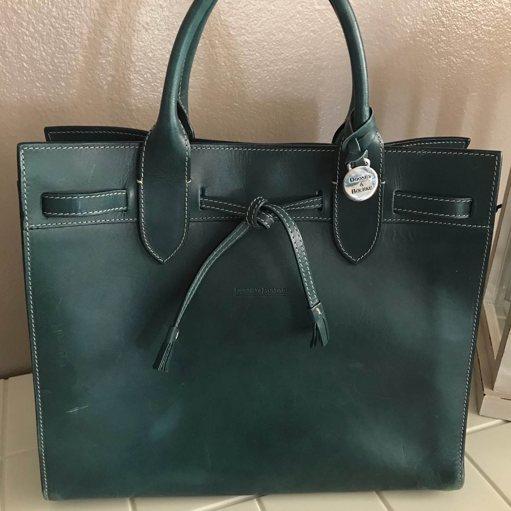 Vintage Dooney & Bourke Small Tassel Bag!!!!